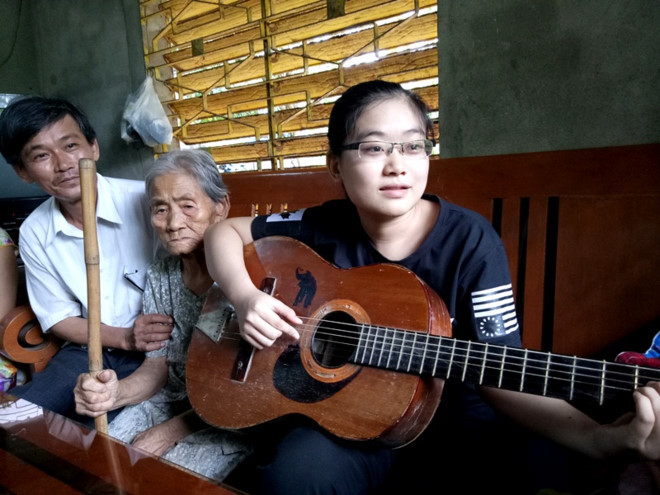 Nguyễn Thị Thanh Danh có thể chơi thành thạo các loại nhạc cụ như Guitar, Organ, sáo…