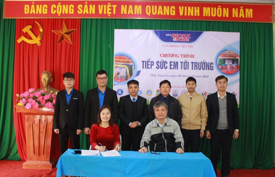 Lễ ký kết biên bản bàn giao công trình.