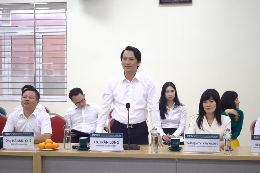 TS. Trần Long, Phó Tổng giám đốc BIDV. TS. Trần Long, Phó Tổng giám đốc BIDV.