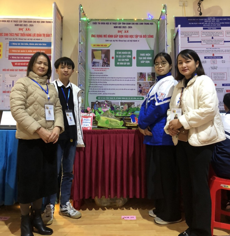 Các em học sinh tham gia cuộc thi sáng tạo KHKT cấp tỉnh. Các em học sinh tham gia cuộc thi sáng tạo KHKT cấp tỉnh.
