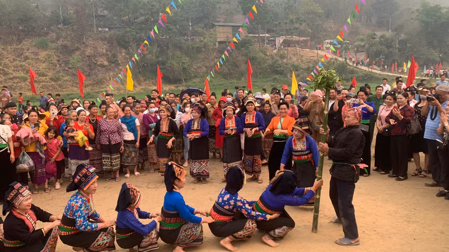 Tết té nước của đồng bào Lào ở Điện Biên được Bộ Văn hóa - Thể thao và Du lịch công nhận di sản văn hoá phi vật thể Quốc gia.