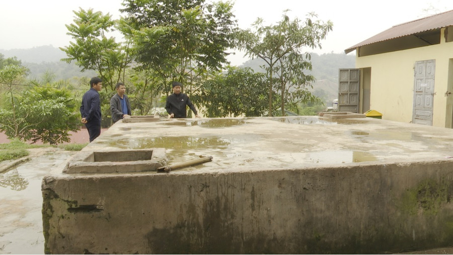Nguồn nước hạn chế nên các bể chứa không thể đáp ứng nhu cầu sử dụng. Nguồn nước hạn chế nên các bể chứa không thể đáp ứng nhu cầu sử dụng.