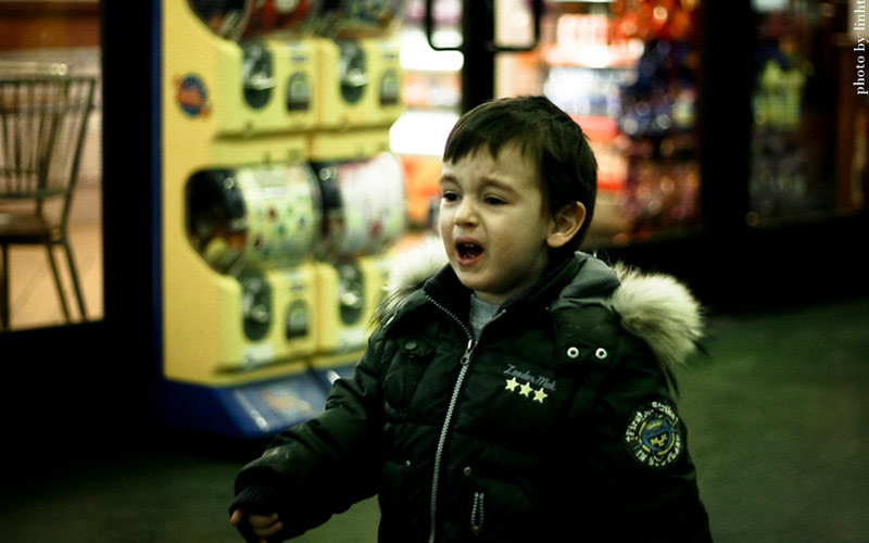 Kế hoạch an toàn và hiệu quả nhất là để bọn trẻ ở yên tại chỗ khi chúng cảm thấy mình đang bị lạc. (Ảnh: ITN). Kế hoạch an toàn và hiệu quả nhất là để bọn trẻ ở yên tại chỗ khi chúng cảm thấy mình đang bị lạc. (Ảnh: ITN).