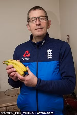 Ông Langley vẫn giữ thói quen mua chuối từ siêu thị bất chấp sự việc xảy ra