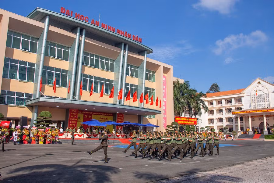 Một tiết mục duyệt binh của Nhà trường tại buổi lễ