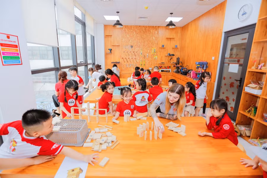 Chương trình học chú trọng phát triển kỹ năng toàn diện giúp học sinh tiếp cận thế giới số từ sớm.