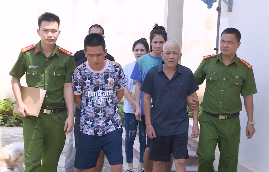 Trùm ma tuý Trung “Khơi” cùng người thân vừa bị lực lượng công an bắt giữ.