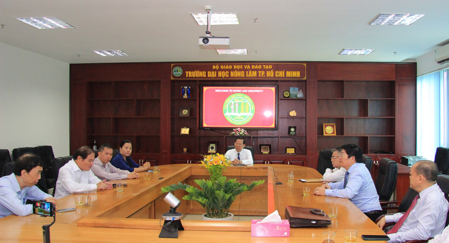 Ông Phan Văn Mãi, Chủ tịch UBND TPHCM làm việc với lãnh đạo Trường ĐH Nông Lâm TPHCM. Ông Phan Văn Mãi, Chủ tịch UBND TPHCM làm việc với lãnh đạo Trường ĐH Nông Lâm TPHCM.