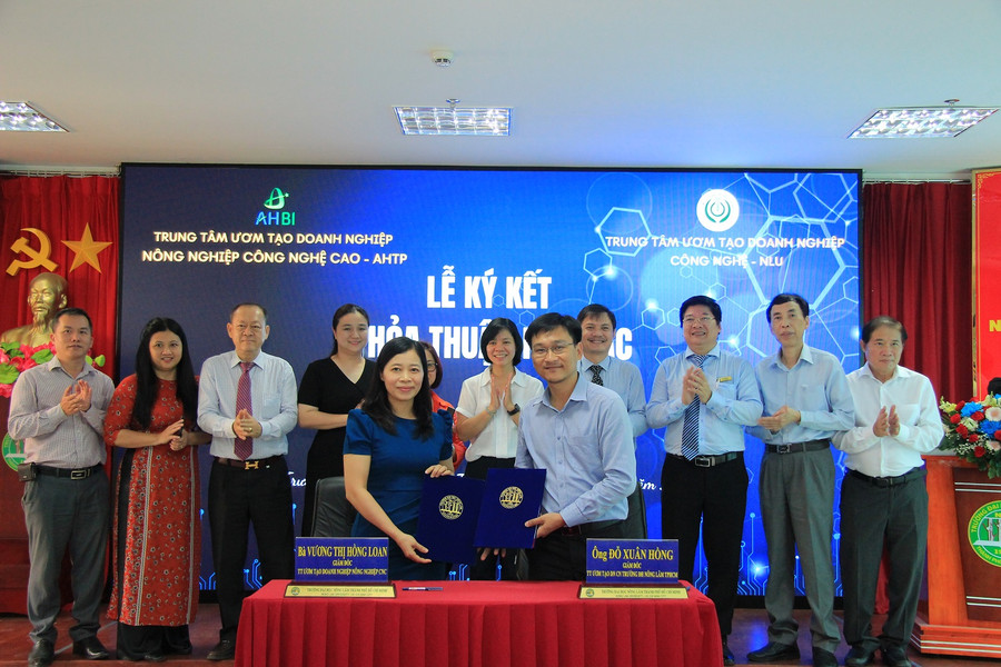 Trung tâm ươm tạo Doanh nghiệp nông nghiệp Công nghệ cao và Trung tâm ươm tạo Doanh nghiệp Công nghệ - Đại học Nông Lâm ký kết hợp tác. Trung tâm ươm tạo Doanh nghiệp nông nghiệp Công nghệ cao và Trung tâm ươm tạo Doanh nghiệp Công nghệ - Đại học Nông Lâm ký kết hợp tác.