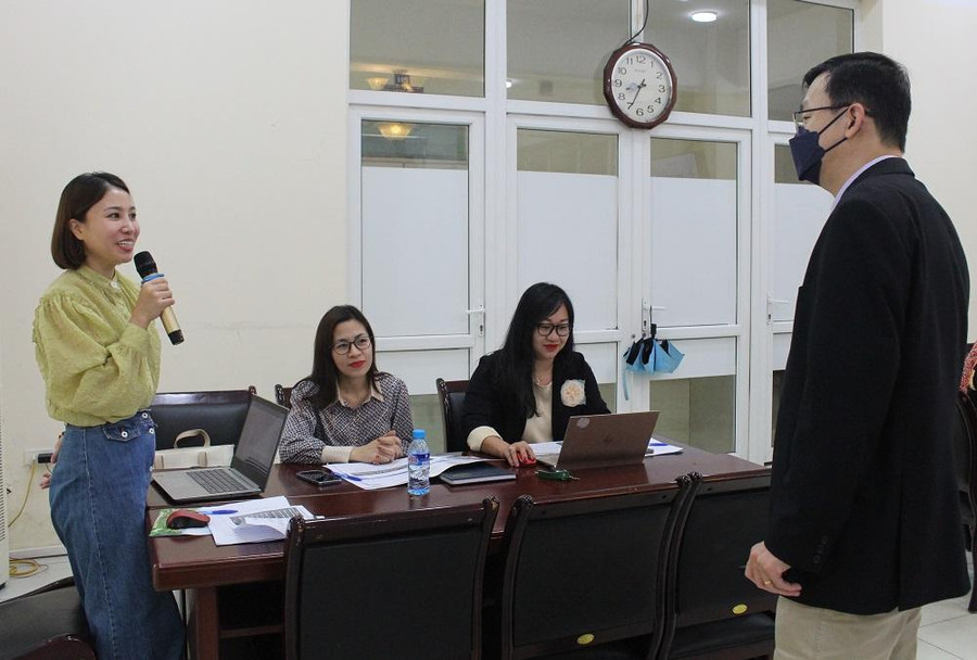 Cán bộ, giảng viên tham gia trả lời câu hỏi từ GS.TS Duu Sheng Ong Cán bộ, giảng viên tham gia trả lời câu hỏi từ GS.TS Duu Sheng Ong