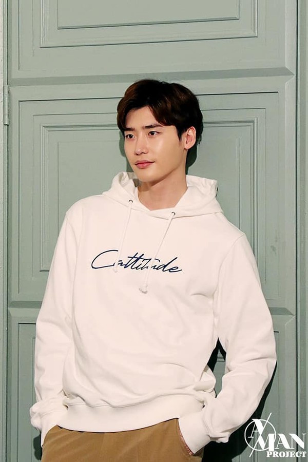 Cùng ngắm những bức ảnh tuyệt đẹp của Lee Jong Suk trước ngày nhập ngũ ảnh 14 Cùng ngắm những bức ảnh tuyệt đẹp của Lee Jong Suk trước ngày nhập ngũ