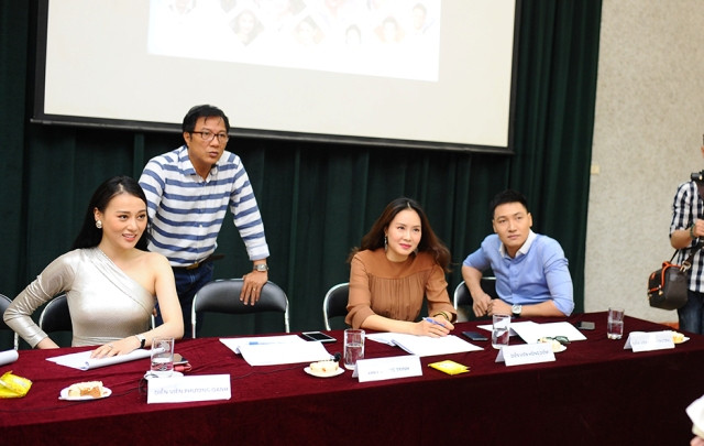 Đôi "vợ chồng" trên màn ảnh của "Cả một đời ân oán" là Hồng Diễm và Mạnh Trường cũng tham gia trong vai trò Ban giám khảo. Đôi "vợ chồng" trên màn ảnh của "Cả một đời ân oán" là Hồng Diễm và Mạnh Trường cũng tham gia trong vai trò Ban giám khảo.