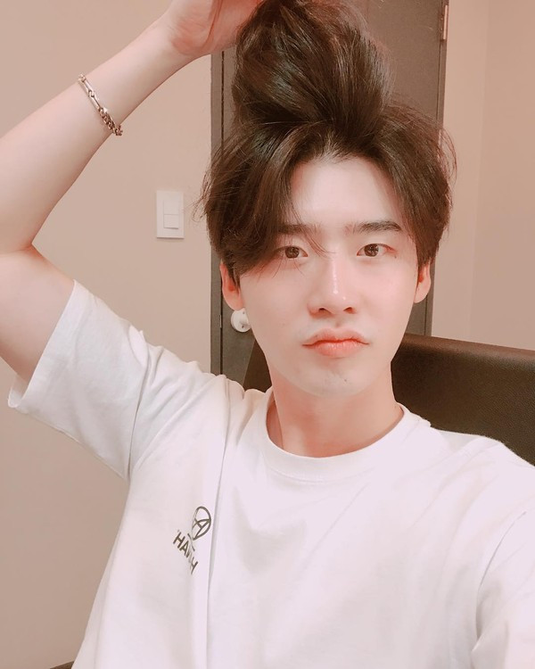 Cùng ngắm những bức ảnh tuyệt đẹp của Lee Jong Suk trước ngày nhập ngũ ảnh 9 Cùng ngắm những bức ảnh tuyệt đẹp của Lee Jong Suk trước ngày nhập ngũ