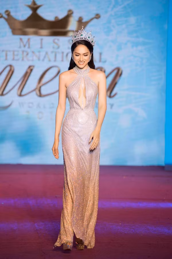 Hương Giang đáp trả ý nhị nhưng cực gắt trước câu hỏi: Có dám đăng ảnh chưa chỉnh sửa không?