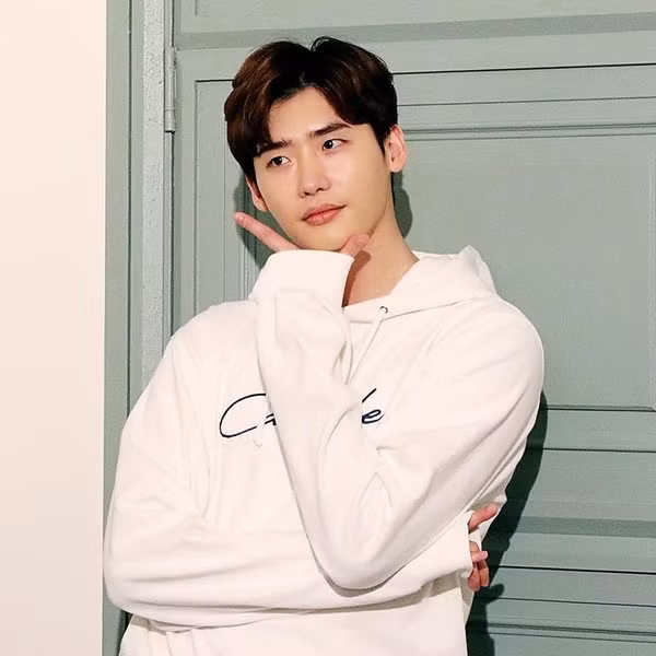 Cùng ngắm những bức ảnh tuyệt đẹp của Lee Jong Suk trước ngày nhập ngũ