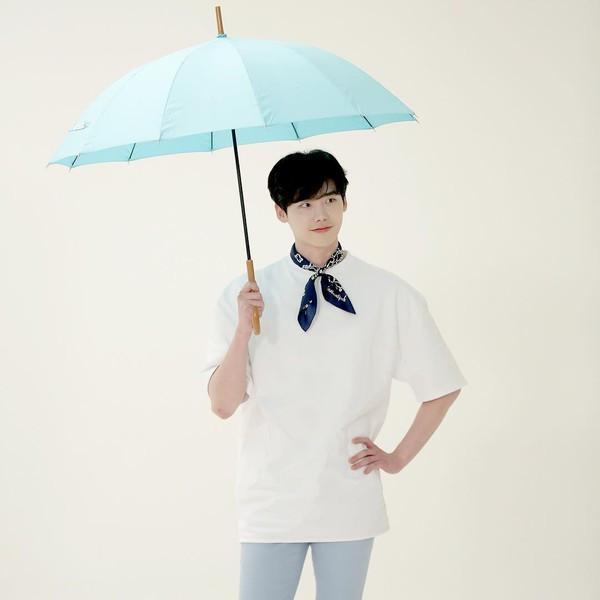 Cùng ngắm những bức ảnh tuyệt đẹp của Lee Jong Suk trước ngày nhập ngũ ảnh 7 Cùng ngắm những bức ảnh tuyệt đẹp của Lee Jong Suk trước ngày nhập ngũ