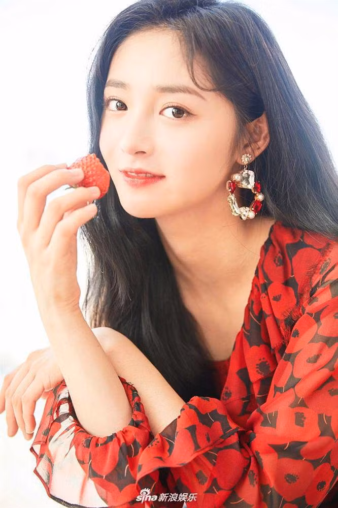 Dung mạo như hoa của mỹ nhân bị đồn cặp kè với thiếu gia giàu nhất Trung Quốc Vương Tư Thông-10