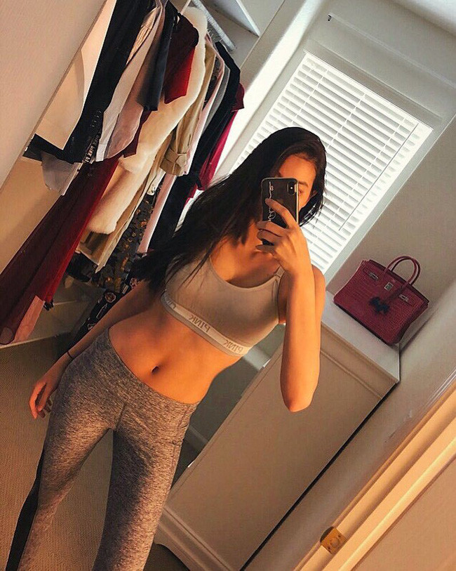 Xách túi hiệu tiền tỉ trong tay, Phạm Hương ngầm khoe gia thế bạn trai? - Ảnh 2.