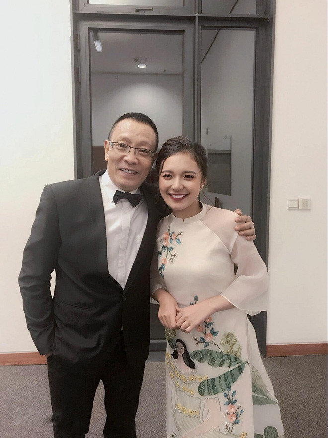 MC trẻ nhất tiết lộ thu nhập ở VTV - Ảnh 2. MC trẻ nhất tiết lộ thu nhập ở VTV - Ảnh 2.