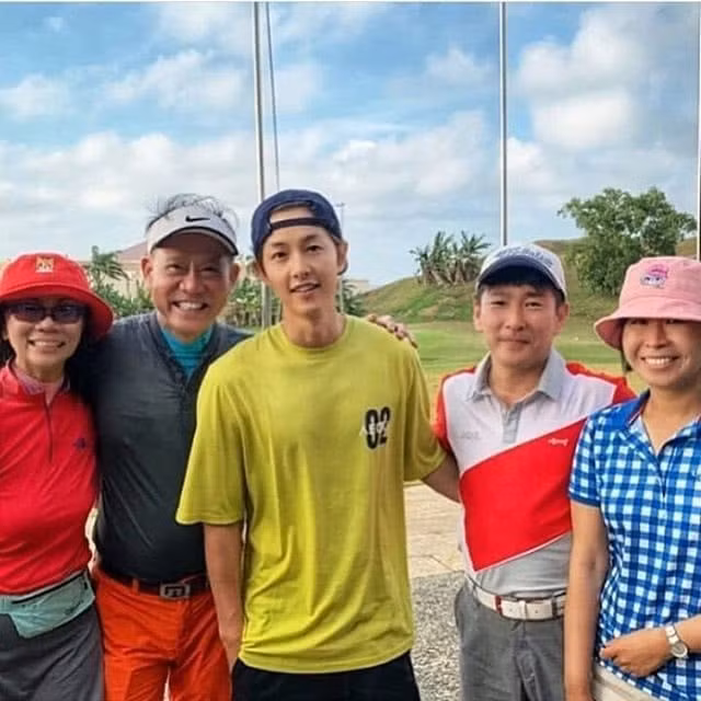 Ơn giời, Song Joong Ki cuối cùng cũng đã chịu đeo nhẫn cưới rồi! - Ảnh 5.