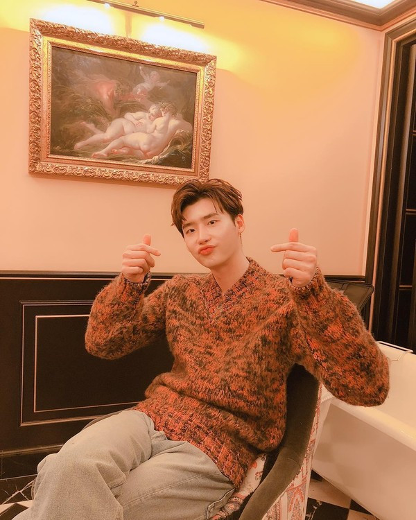 Cùng ngắm những bức ảnh tuyệt đẹp của Lee Jong Suk trước ngày nhập ngũ ảnh 5 Cùng ngắm những bức ảnh tuyệt đẹp của Lee Jong Suk trước ngày nhập ngũ
