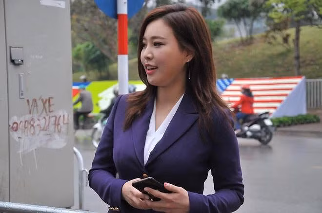 Nữ phóng viên tại Hội nghị Thượng đỉnh Mỹ - Triều từng thi Hoa hậu là ai?