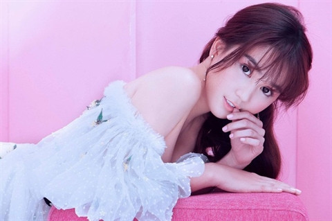 Lộ chuyện sinh con, bạn trai Ngọc Trinh là người thế nào? Lo chuyen sinh con, ban trai Ngoc Trinh la nguoi the nao?