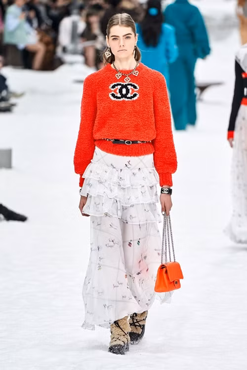 nguoi mau oa khoc tren san dien cuoi cung cua karl lagerfeld hinh anh 13