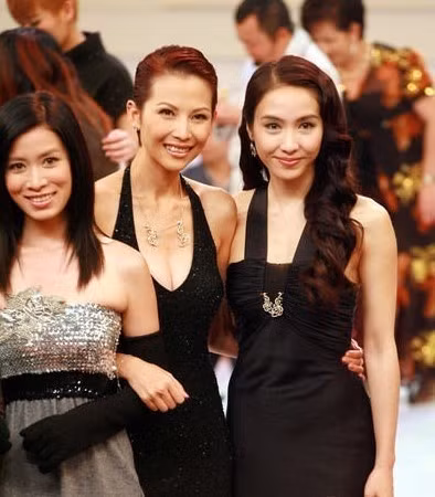 nhung-khoanh-khac-hiem-co-cua-cac-cap-sao-cbiz-ki-nhau