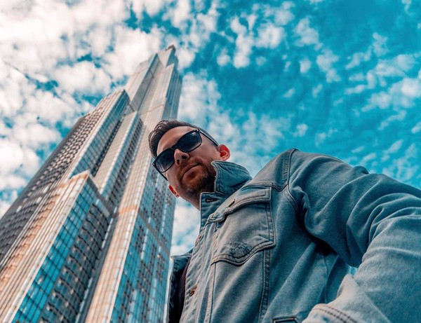 Chưa kịp thổ lộ tình cảm, chàng DJ Mỹ đau đớn hay tin cô bạn gái Việt Nam đã mất do tai nạn ảnh 4 Justin James chụp ảnh tại TP.HCM vào tháng 12.