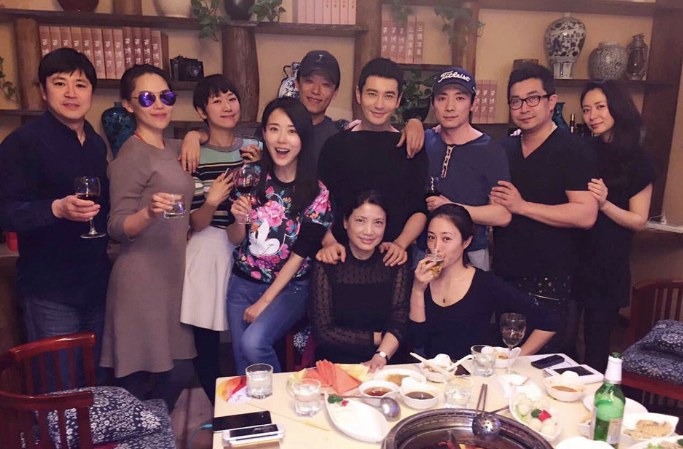 Sau khi họp lớp về nhà, chàng trai nhận được 350 triệu đồng trong tài khoản và câu chuyện cảm động về những đứa bạn thân từ thời đi học - Ảnh 2. Sau khi họp lớp về nhà, chàng trai nhận được 350 triệu đồng trong tài khoản và câu chuyện cảm động về những đứa bạn thân từ thời đi học - Ảnh 2.