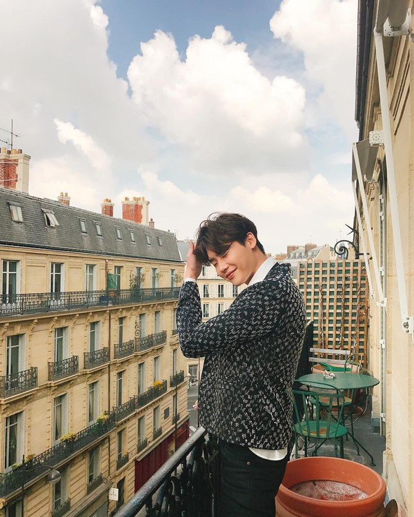 Cùng ngắm những bức ảnh tuyệt đẹp của Lee Jong Suk trước ngày nhập ngũ ảnh 2 Cùng ngắm những bức ảnh tuyệt đẹp của Lee Jong Suk trước ngày nhập ngũ
