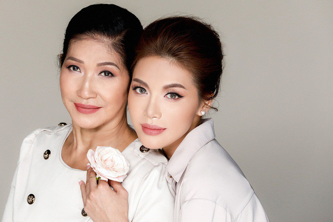 Chụp ảnh cùng con gái, mẹ Minh Tú khiến ai cũng xuýt xoa vì quá trẻ trung, xinh đẹp - Ảnh 1.