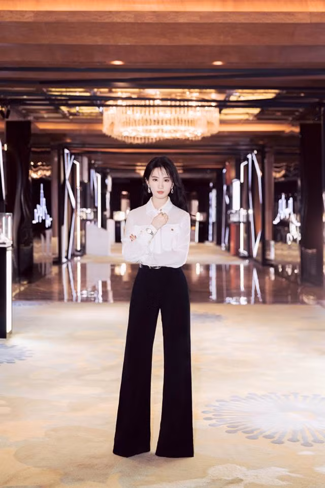 Bị mỉa mai hết thời, thần tiên tỷ tỷ Lưu Diệc Phi tái xuất với nhan sắc hoàn hảo miễn chê-7