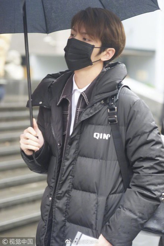 Xuất hiện nữ sinh với khí chất băng thanh ngọc khiết y hệt Tiểu Long Nữ, bước ra từ trường thi nghệ thuật - Ảnh 8. Xuất hiện nữ sinh với khí chất băng thanh ngọc khiết y hệt Tiểu Long Nữ, bước ra từ trường thi nghệ thuật - Ảnh 8.