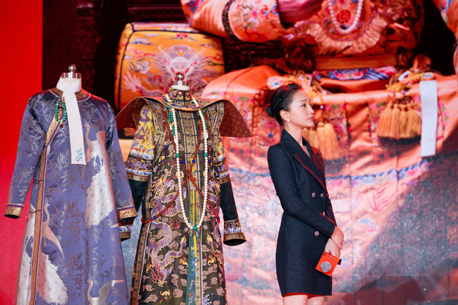 Bạn có biết: Số phận của các trang phục phim Trung khi đóng máy sẽ đi về đâu? - Ảnh 9. Bạn có biết: Số phận của các trang phục phim Trung khi đóng máy sẽ đi về đâu? - Ảnh 9.