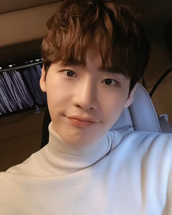 Cùng ngắm những bức ảnh tuyệt đẹp của Lee Jong Suk trước ngày nhập ngũ