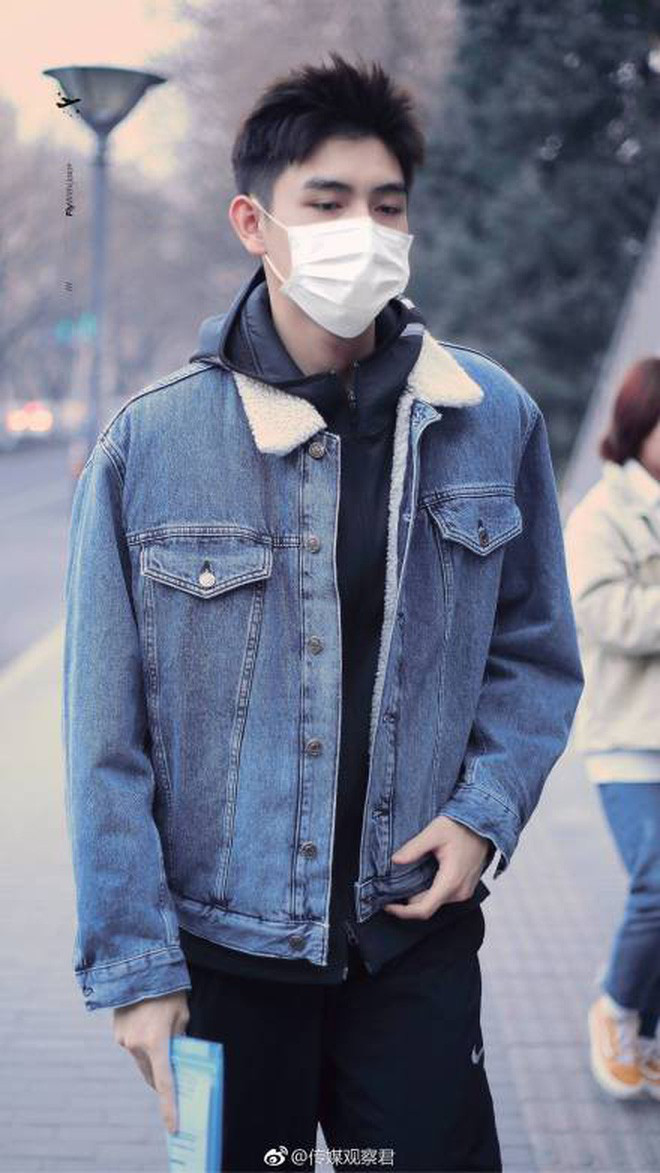 Xuất hiện nữ sinh với khí chất "băng thanh ngọc khiết" y hệt Tiểu Long Nữ, bước ra từ trường thi nghệ thuật - Ảnh 4. Xuất hiện nữ sinh với khí chất "băng thanh ngọc khiết" y hệt Tiểu Long Nữ, bước ra từ trường thi nghệ thuật - Ảnh 4.