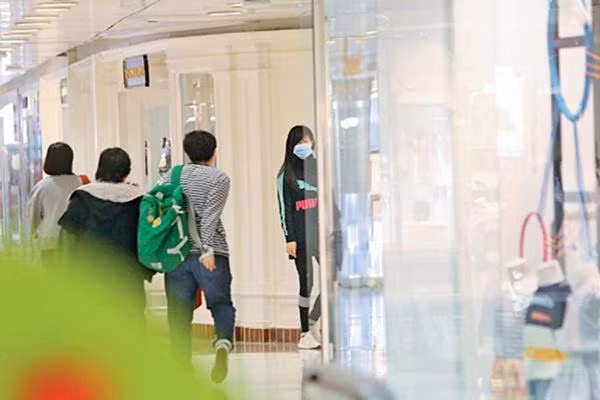 ngoc nu si tinh nhat hong kong "5 lan 7 luot" tha thu cho chong, u60 van chua co con - 2