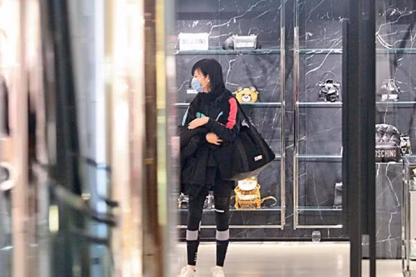 ngoc nu si tinh nhat hong kong "5 lan 7 luot" tha thu cho chong, u60 van chua co con - 1