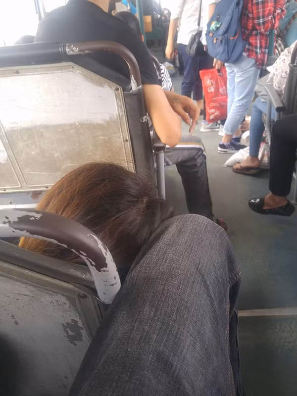 Hình ảnh về hành trình đi xe bus mà chàng trai đăng tải trên mạng xã hội.