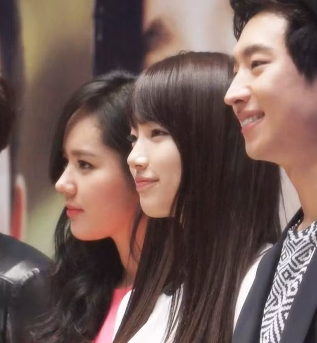 Loạt hình góc nghiêng gây bão của dàn sao châu Á: Người đẹp như tiên nữ, kẻ lộ dấu vết dao kéo - Ảnh 1.