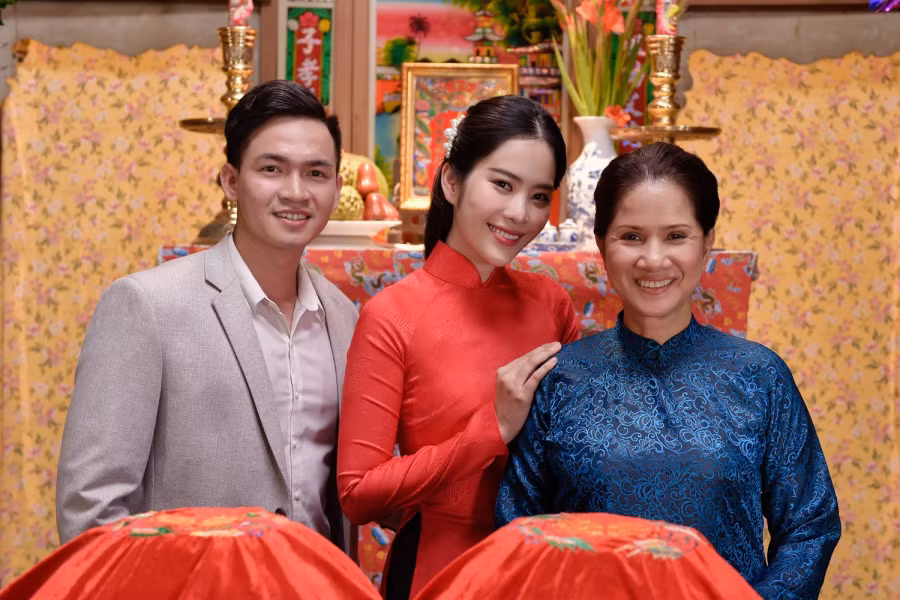 Bên cạnh đó, phía Nam Em còn cung cấp thêm hình ảnh người đẹp trong lễ cưới tại quê nhà. 