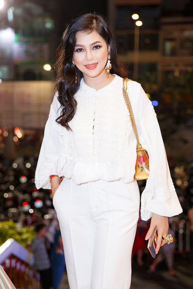 phong cach sang trong dang cap cua me chong ha tang - 13