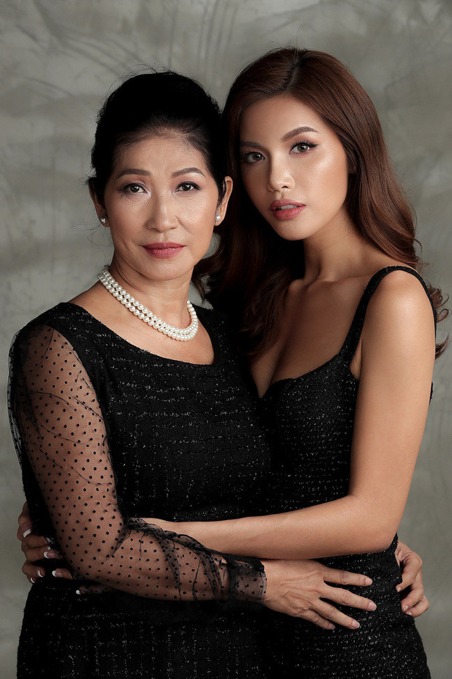 Chụp ảnh cùng con gái, mẹ Minh Tú khiến ai cũng xuýt xoa vì quá trẻ trung, xinh đẹp - Ảnh 3.