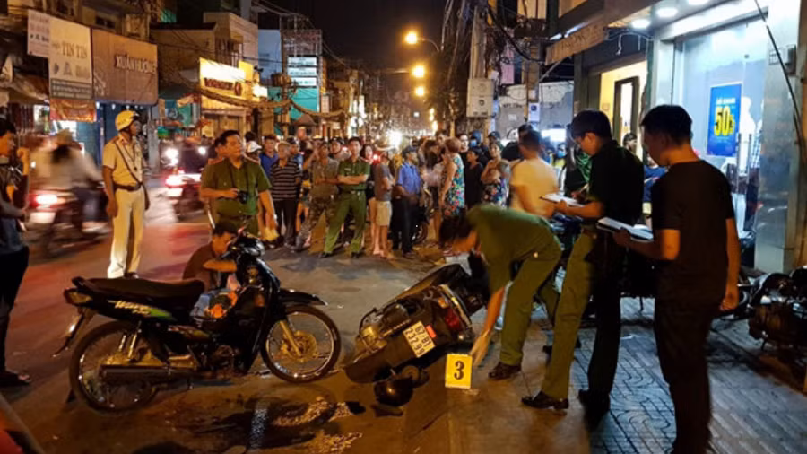  TPHCM: Truy bắt nhóm trộm xe SH trên phố, 5 hiệp sĩ bị thương vong