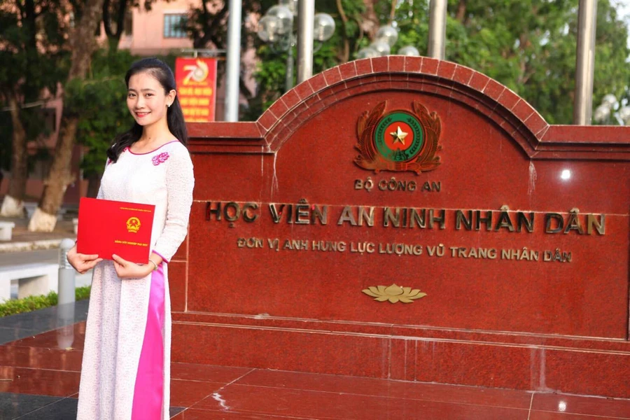 Nữ thủ khoa xinh đẹp và bảng thành tích đảng nể