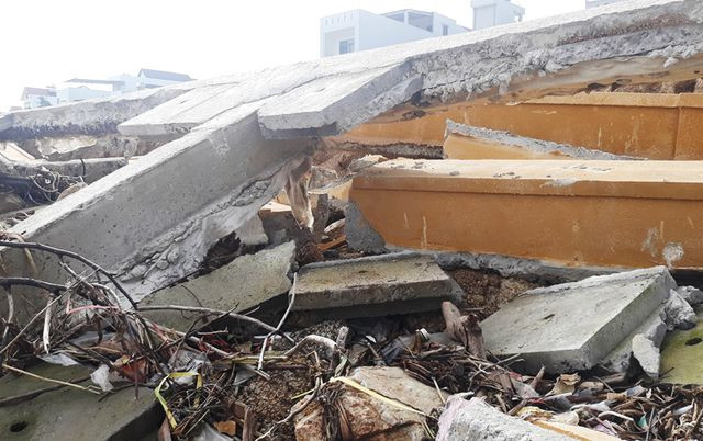 Kè sông khu dân cư Bắc đường Đống Đa bị sóng đánh tan nát một đoạn dài 480 m.