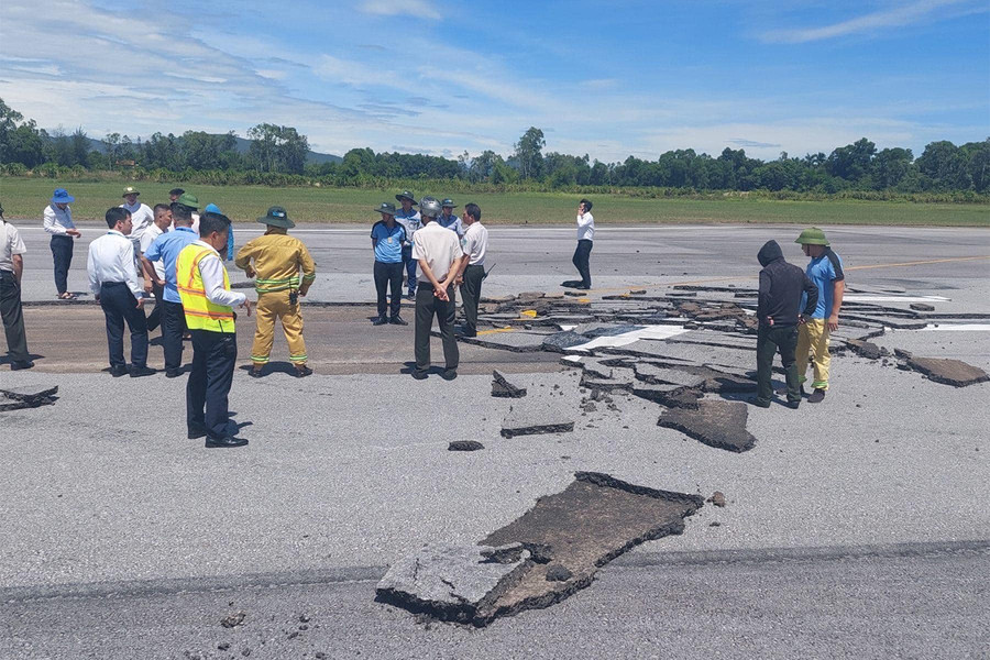 Sân bay quốc tế Vinh tạm hoãn tất cả các chuyến bay để khắc phục sự cố. (Ảnh: Văn Sỹ)