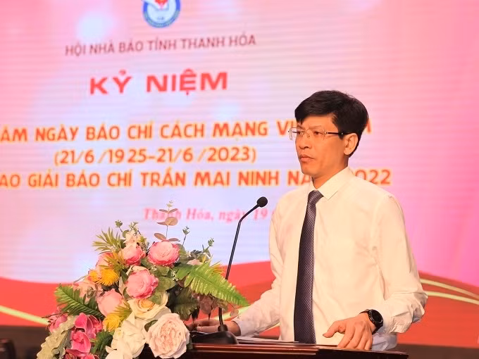 Ông Phạm Văn Báu, Chủ tịch Hội Nhà báo tỉnh Thanh Hóa, Giám đốc Đài Phát thanh và Truyền hình tỉnh Thanh Hoá phát biểu tại buổi lễ. (Ảnh: BTH). Ông Phạm Văn Báu, Chủ tịch Hội Nhà báo tỉnh Thanh Hóa, Giám đốc Đài Phát thanh và Truyền hình tỉnh Thanh Hoá phát biểu tại buổi lễ. (Ảnh: BTH).